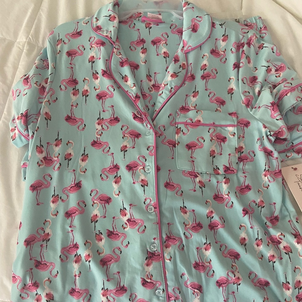 Medium sized matching flamingo pajamas.